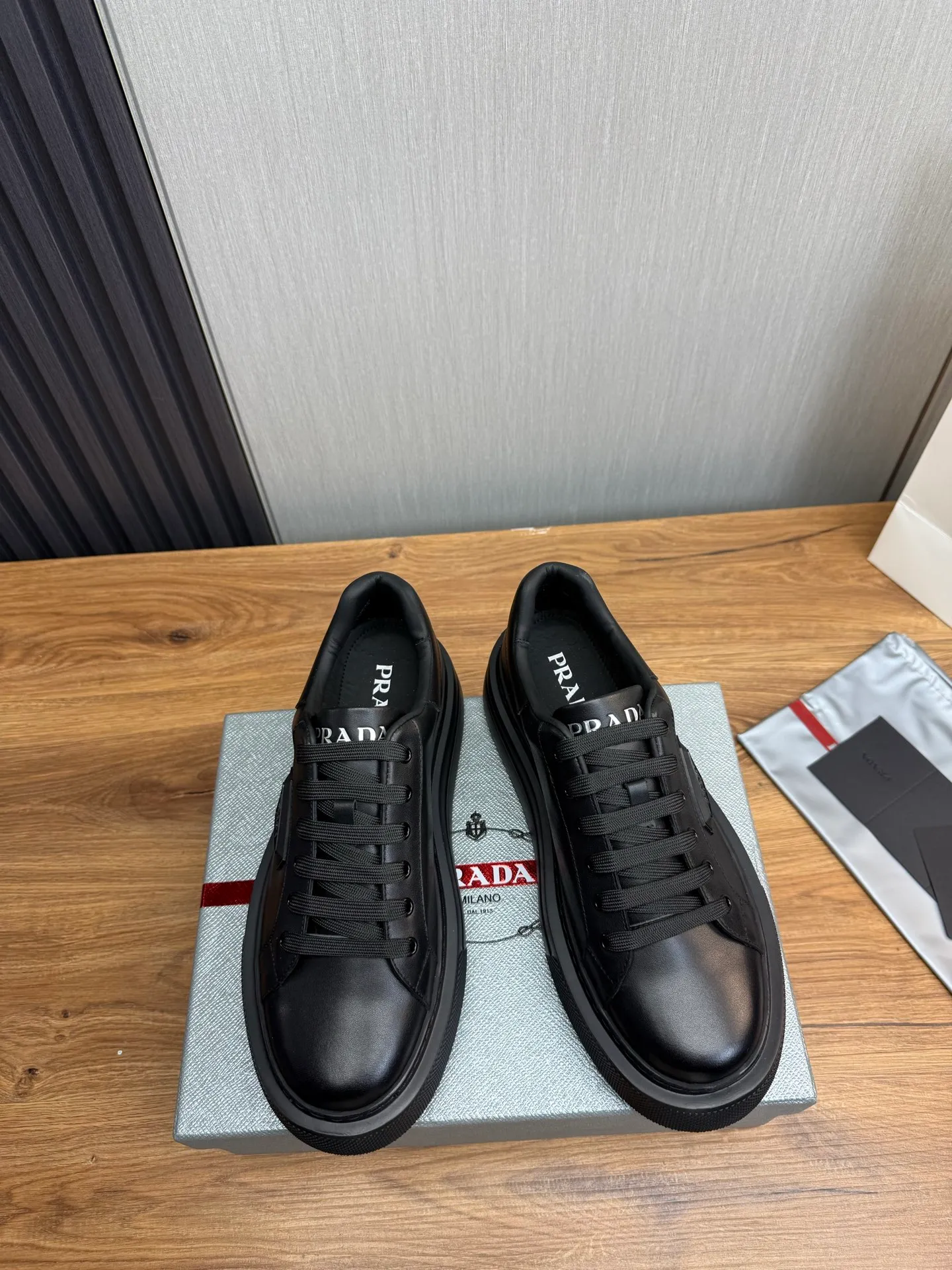 Men's shoes 💰560💰 [PRADA] Men's shoes are popular in the counter, official website is synchronized, 1 high-quality shipment ✔️Original cowhide upper + cowhide lining, 1🆚1 replica, original sole, 38-45 (45 customized, non-refundable)